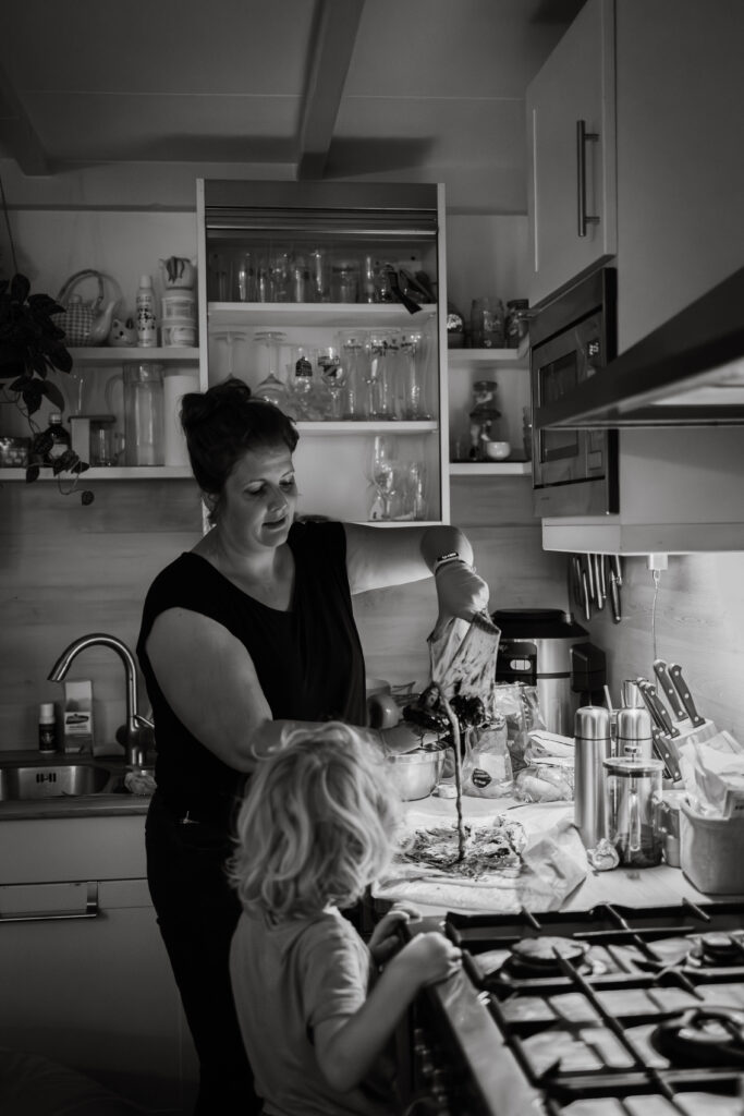 Verloskundige met placenta