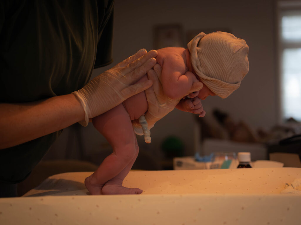 De eerste controles van een baby